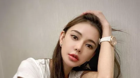 杭州酒馆女舞者表演