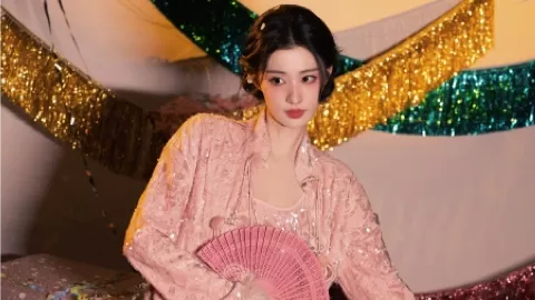 女生60层台风被晃醒